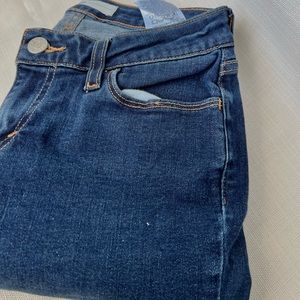 Levi’s jeans in a legging style in a size 26W 30L dark wash